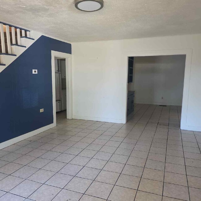 Building Photo - 1201 Gains Ave