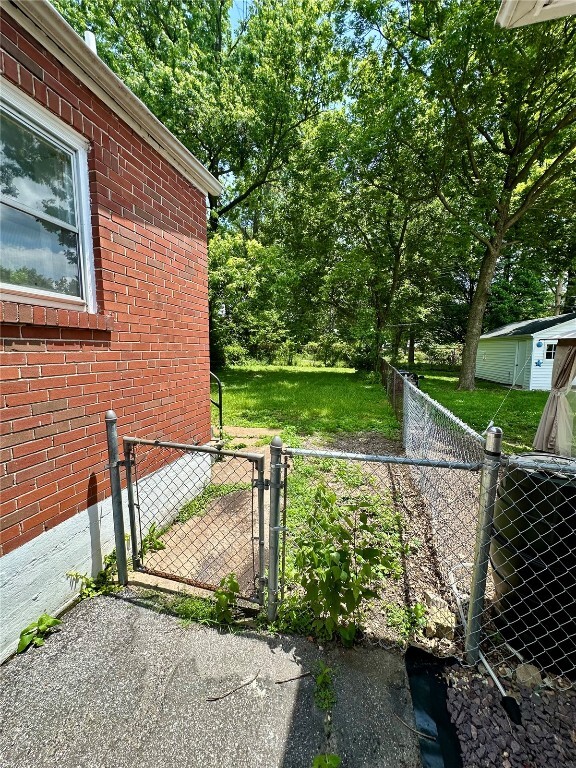 Building Photo - 1422 Tamerton Ave