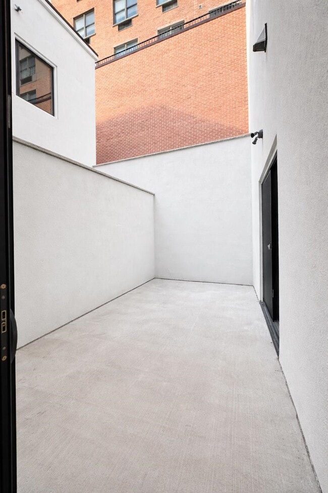 Building Photo - 116 36th St