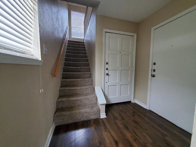 Building Photo - Wonderful Townhome in Irving