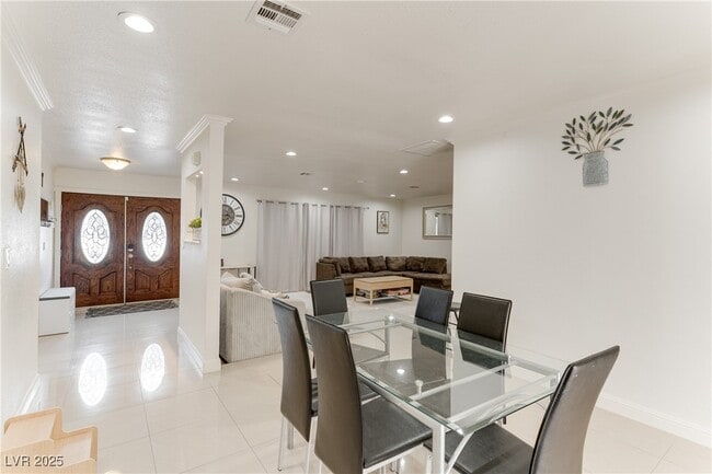 Building Photo - 2121 Rosanna St