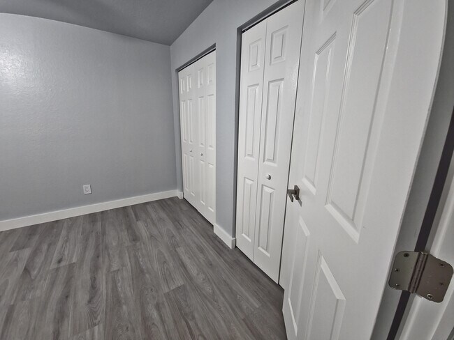 Building Photo - 2044 44th St S