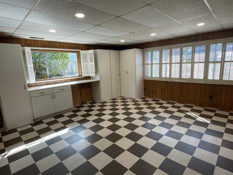 Building Photo - 855 Cornish Dr