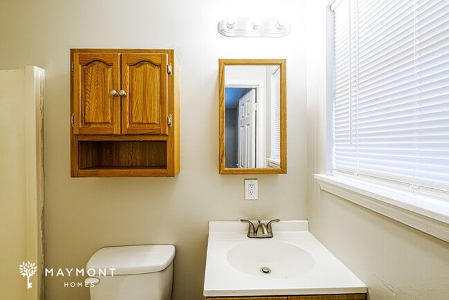 Building Photo - 8264 Country Cir