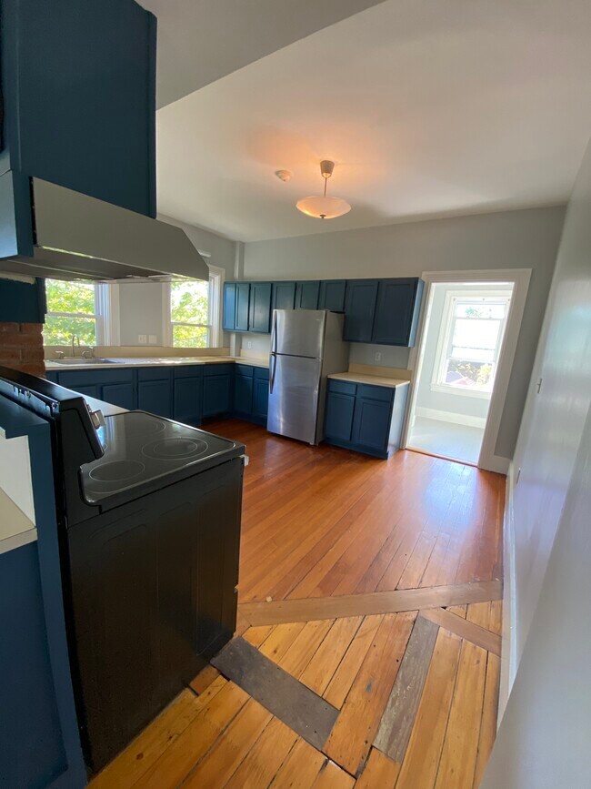 Kitchen - 86 Holden St