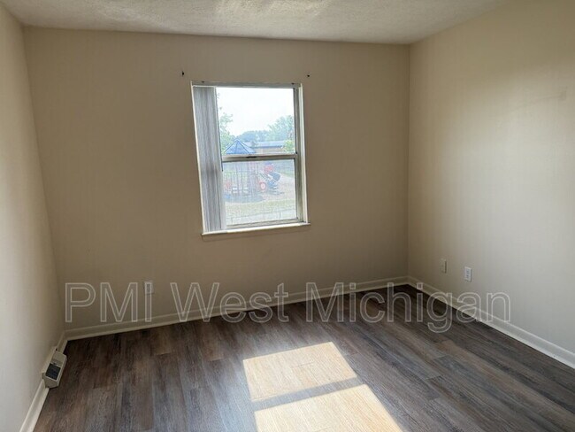 Building Photo - 4254 Bond St