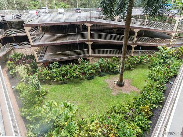 Building Photo - 2BR 1BA w/2 PARKING Spacious Condo Conveni...