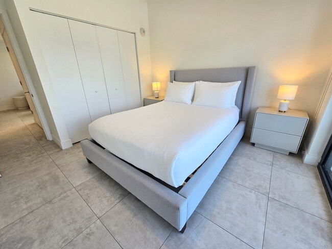 Building Photo - 190 SW 8th St