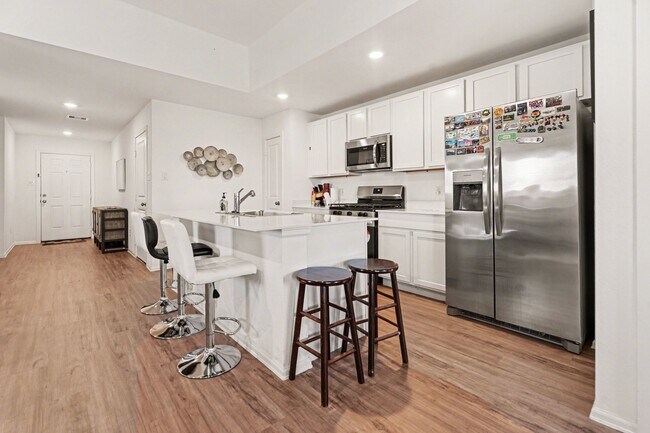 Building Photo - 9502 Brookside Point Dr