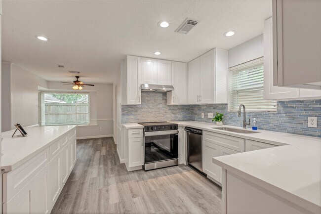 Building Photo - 12615 Retreat Trail