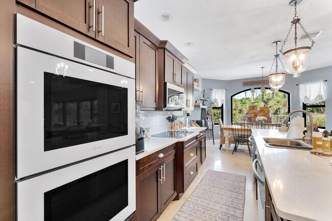 Building Photo - 9173 Delemar Ct