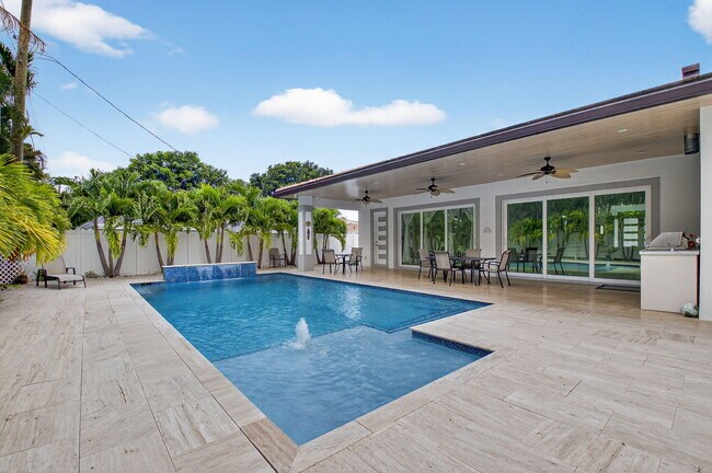 Building Photo - 711 NE 6th St