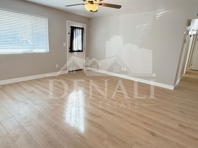 Building Photo - 1220 W Romo Jones St