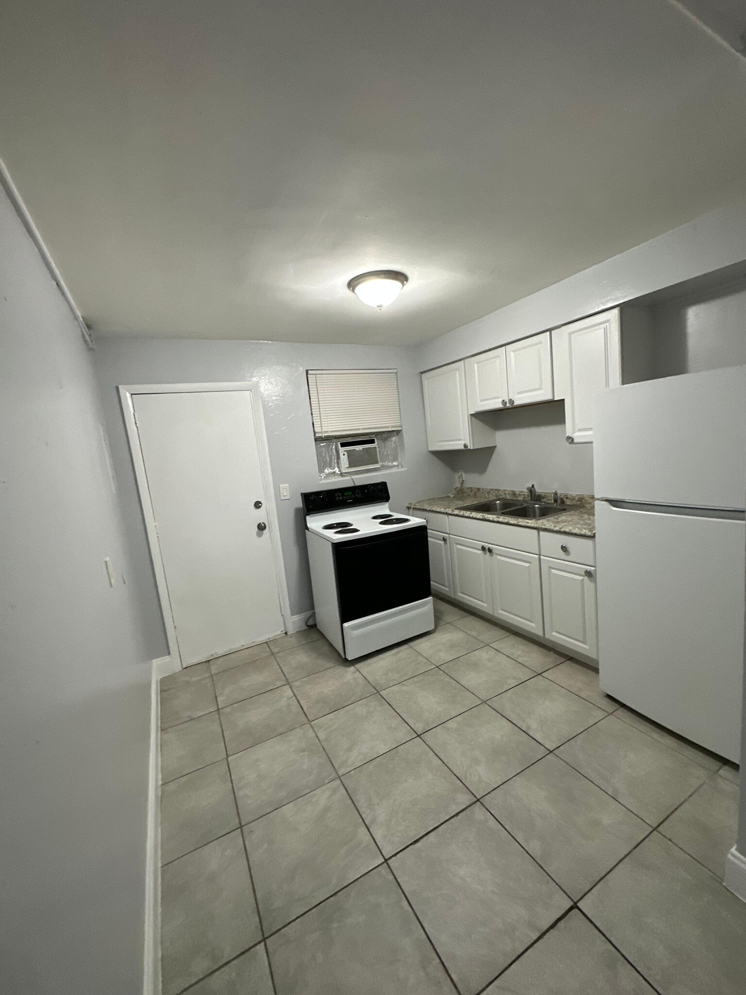 Building Photo - 2004 Palafox St