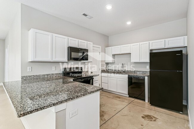 Building Photo - Newer 3 bedroom 2 bath duplex - ***$500 off the first month's rent***