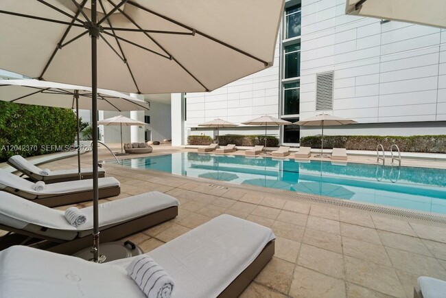 Building Photo - 900 Biscayne Blvd