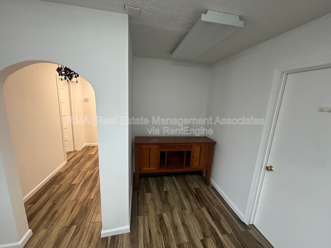 Building Photo - 1731 Newnan Rd