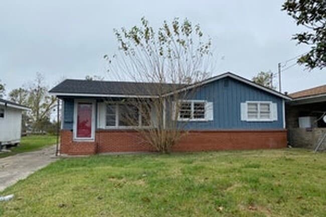 Building Photo - Great 4/2 in Central Lake Charles!
