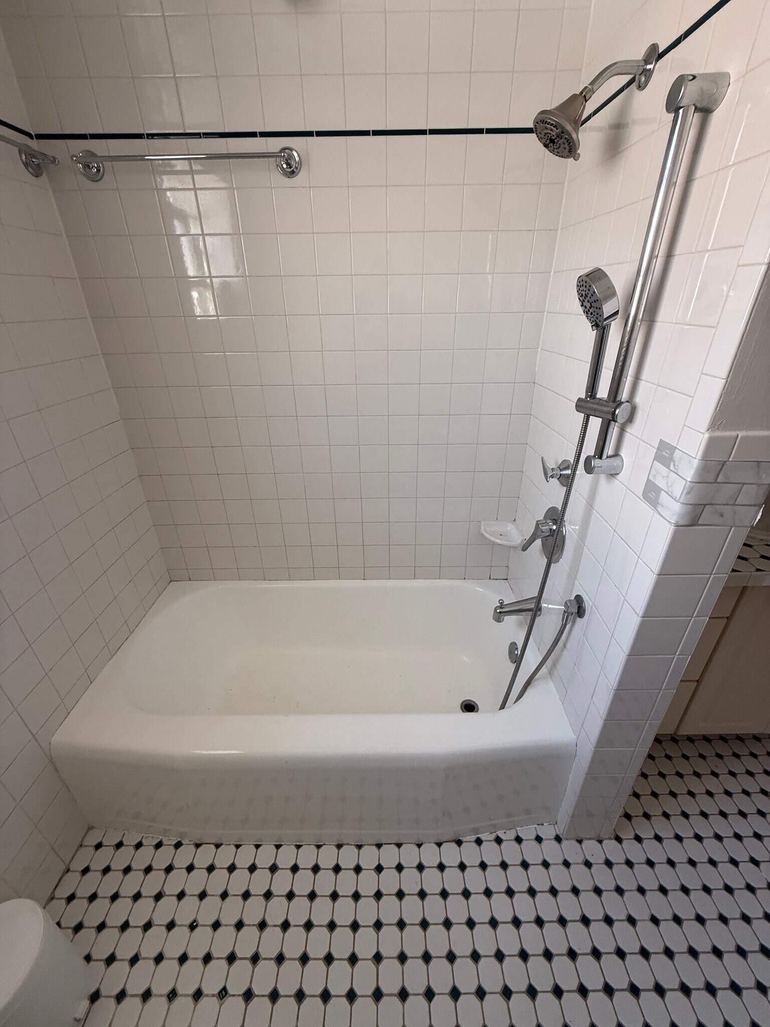 Building Photo - 3136 N Olcott Ave