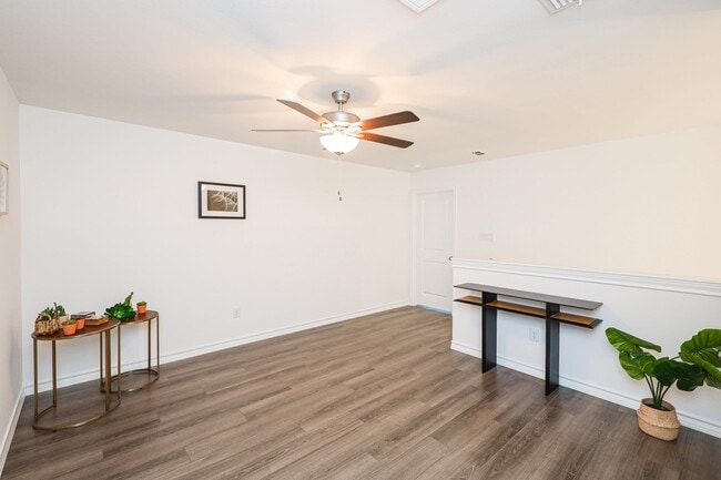 Building Photo - 9903 Bijan Dr