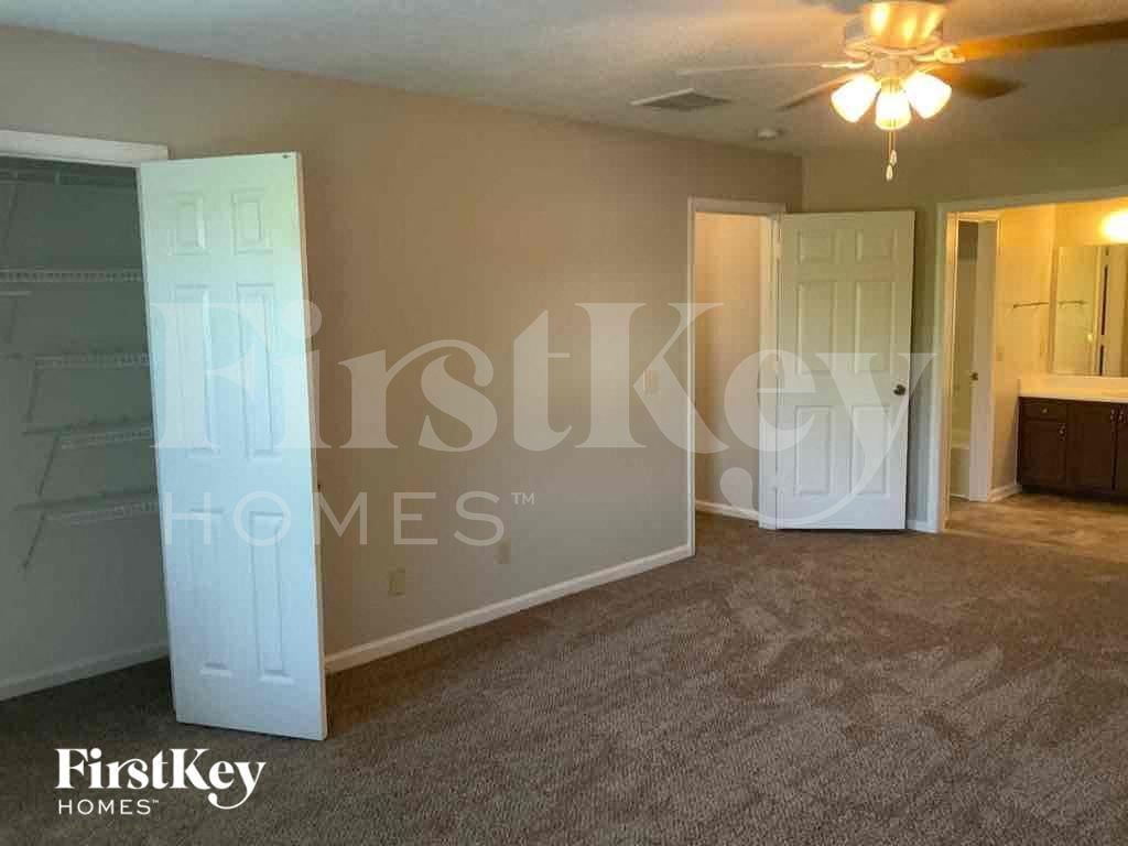 Building Photo - 12 Hickory Knoll Ct