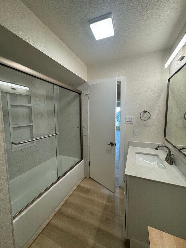 Building Photo - VAILABLE NOW! G O R G E O U S Single Story 3 Bed 2 Bath with Pool