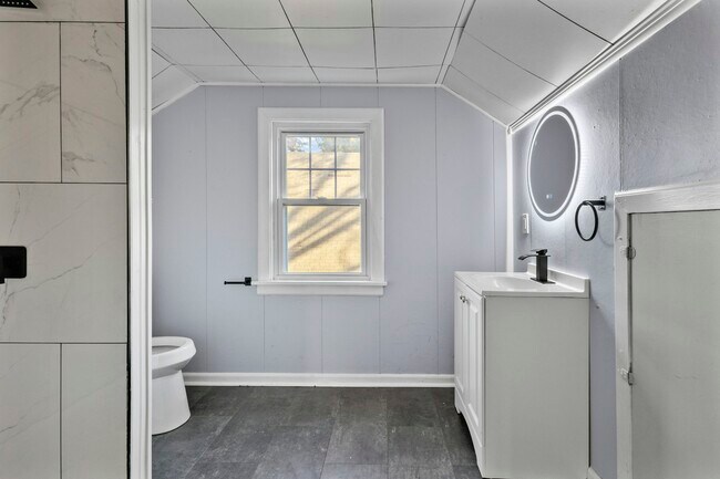 Building Photo - 906 Harrow Rd