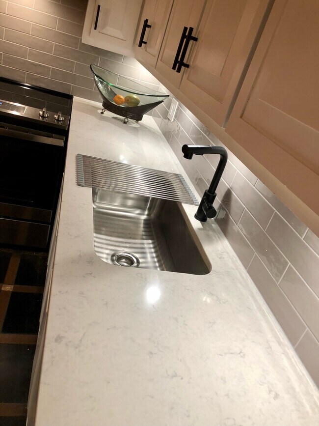 Building Photo - 9 Red Cross Ter