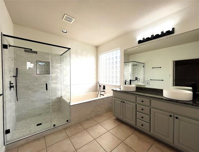 Building Photo - 3004 Edgecreek Pl