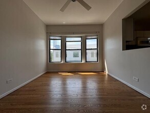 Building Photo - 2 bedroom in Chicago IL 60613