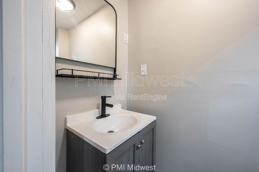 Building Photo - 623 Orange St