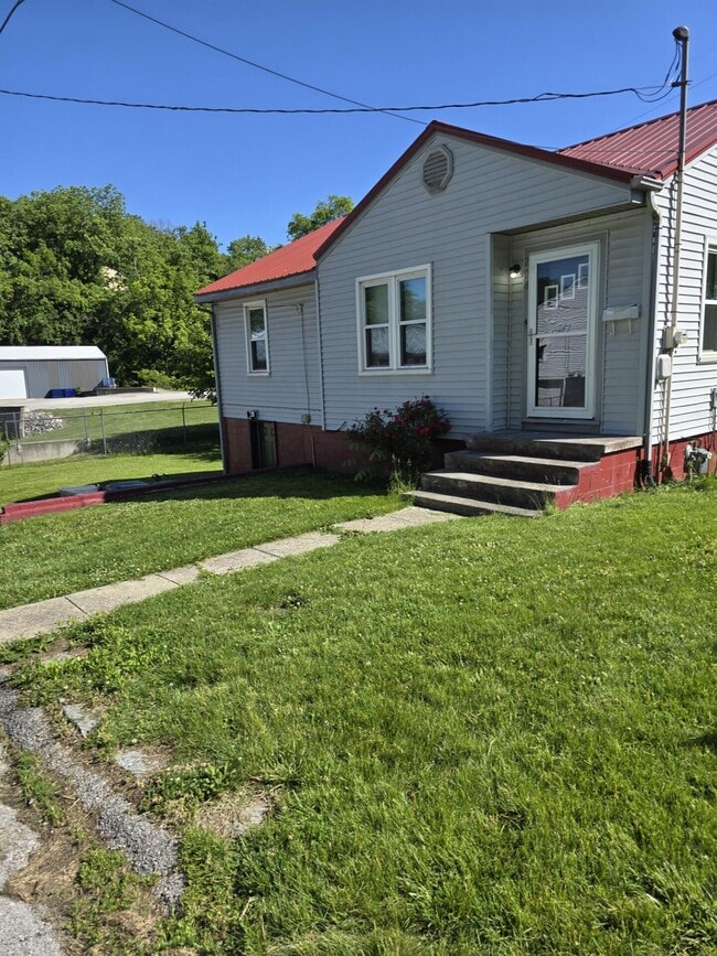 Building Photo - 204 S Robbins Ct
