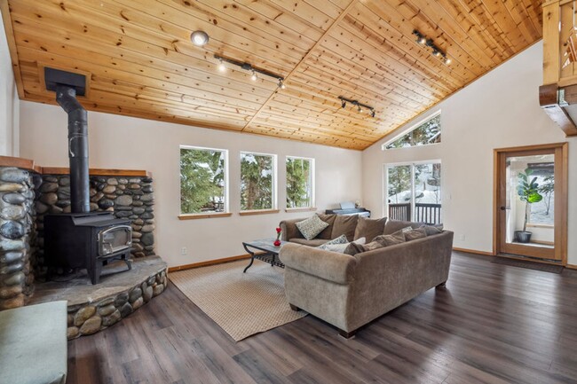 Building Photo - Spacious Prosser Lakeview Estates Long Term Rental