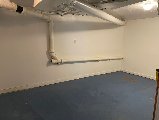 Building Photo - 1027 Holland Ave