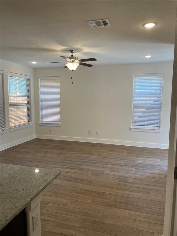 Building Photo - 624 Parkline Dr