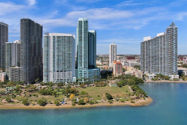 Building Photo - 1900 N Bayshore Dr