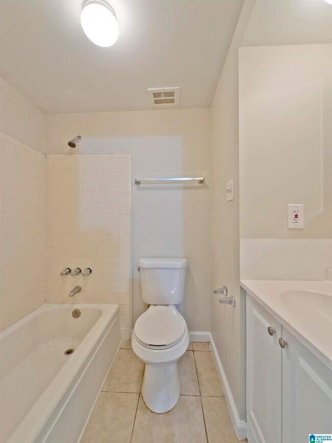 Building Photo - 3229 Westbrook Dr