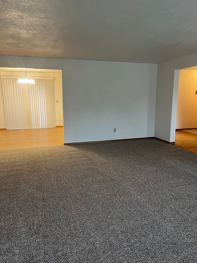 Building Photo - 3 Bedroom 2 Bath House