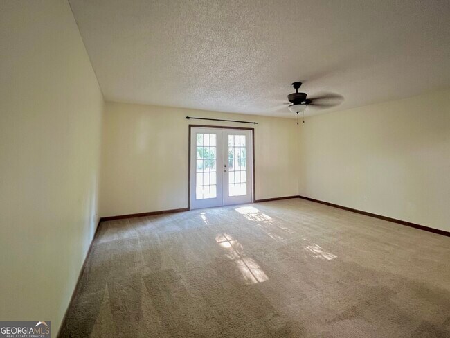 Building Photo - 204 Tanglewood Dr