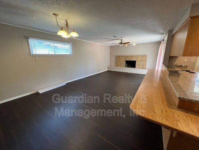 Building Photo - 8121 N 16th Dr