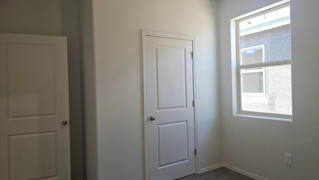 Building Photo - 1449 Vista Grande Lp