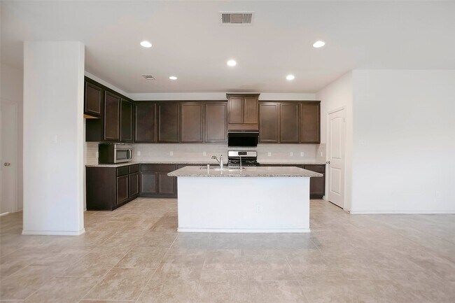 Building Photo - 166 Meadow Grove Dr