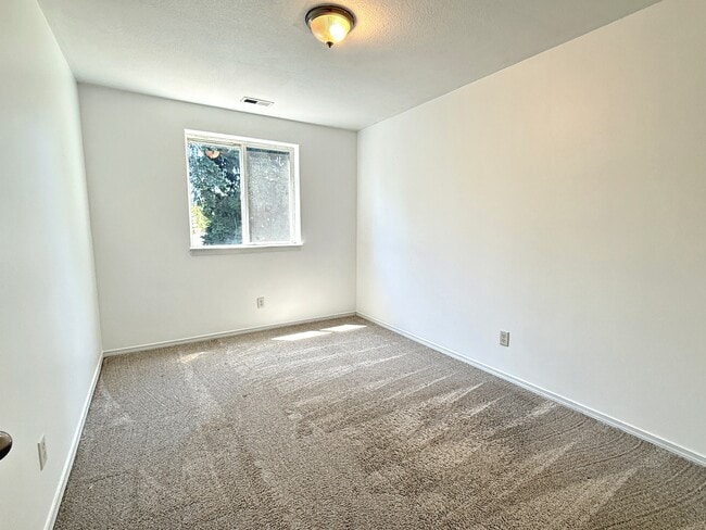 Building Photo - 8807 N Tyndall Ave