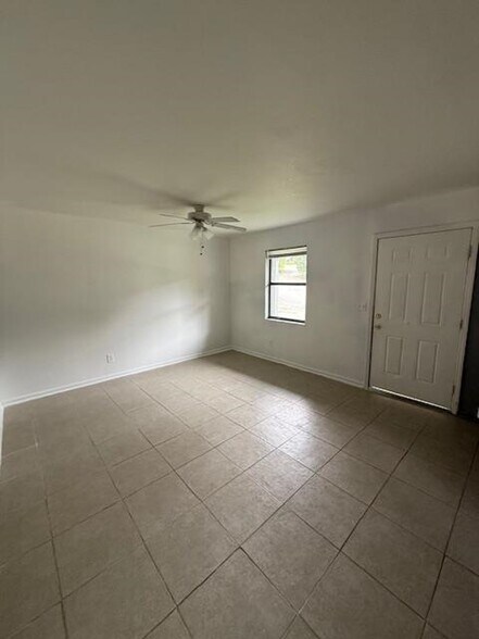 Building Photo - 1502 Oakshire Ct