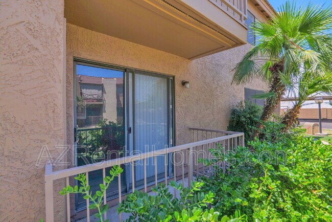 Building Photo - 1111 E University Dr