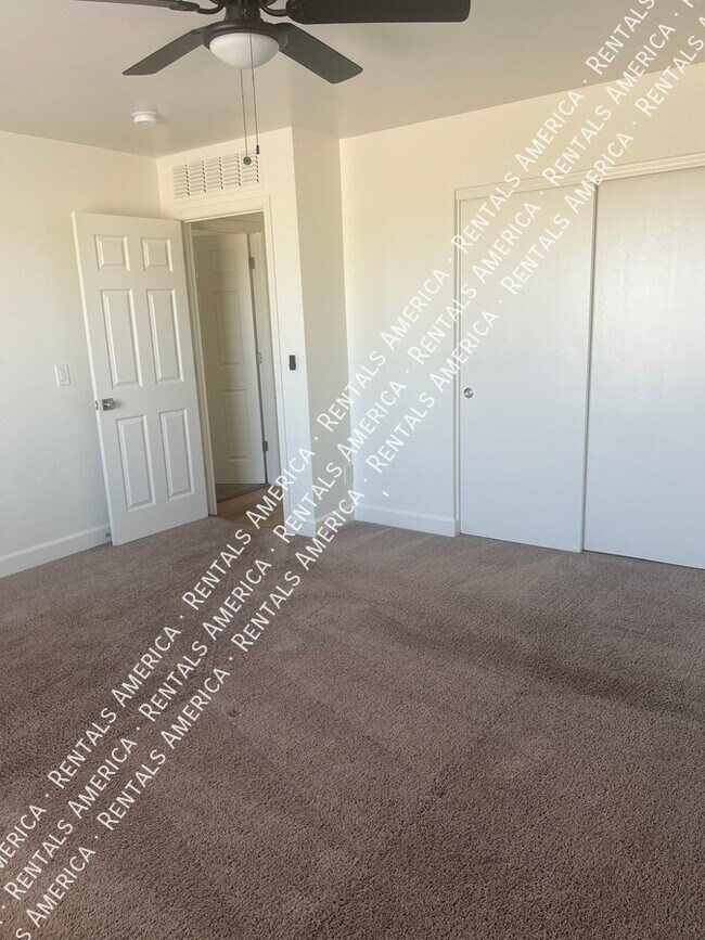 Building Photo - 3682 N French Pl