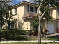 Building Photo - 3121 N Evergreen Cir