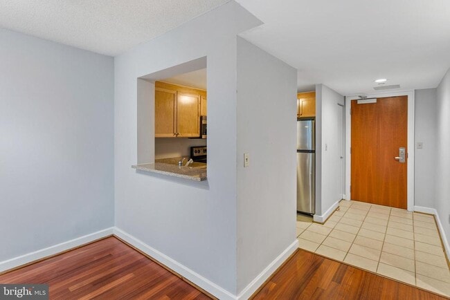 Building Photo - 1150 K St NW