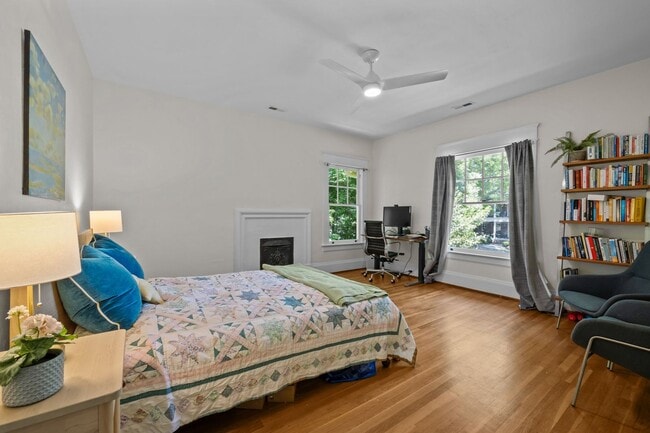 Building Photo - Stunning Historic 4-bedroom home in Trinit...