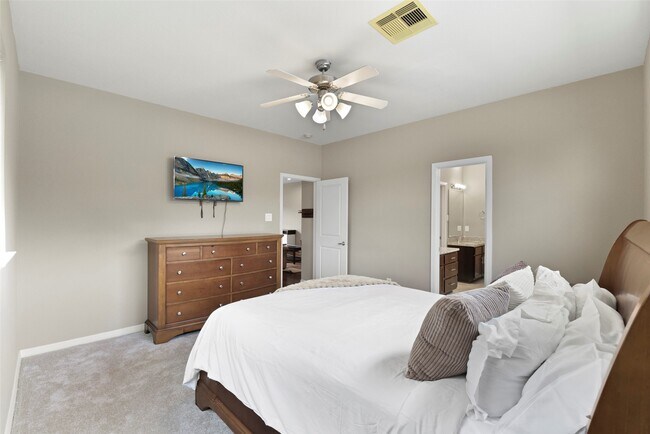 Building Photo - 241 N Lenox St